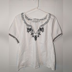 Sonoma, Medium Embroidered V-neck blouse